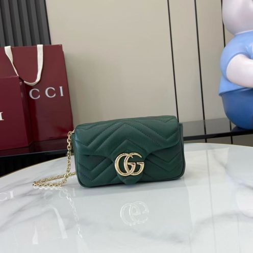 グッチ 並行輸入品 GGマーモント ミニバッグ グリーン 上品キルティングチェーンデザイン 841290