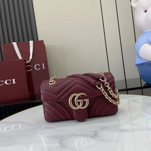 グッチ コピー GGマーモント コンパクトバッグ ボルドー キルティングチェーンショルダー 837280