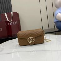 グッチ スーパーコピー 届く GGマーモント ミニバッグ ブラウン 上品キルティングチェーンデザイン 841290