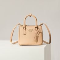 プラダ コピー ガレリア ミニバッグ ベージュ サフィアーノ調レザー 上品デザイン 1BA906
