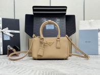 プラダ n級品 ガレリア ミニボストンバッグ ベージュ サフィアーノ調レザー 上品仕上げ 1BA916