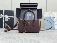 プラダ n級品 ガレリア ミニボストンバッグ ボルドー 落ち着きカラー高級感デザイン 1BA916