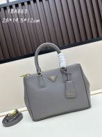 プラダ n級品 ガレリア ハンドバッグ グレー サフィアーノ調レザー 上品仕上げ 1BA863