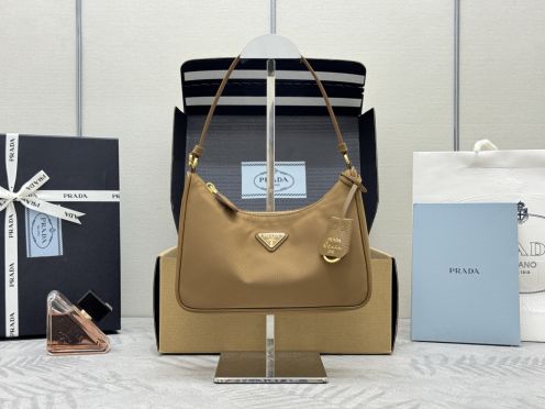 プラダ n級品 リエディション2005 ショルダーバッグ キャメル ナイロン ミニバッグ 上品カラー 1N204M