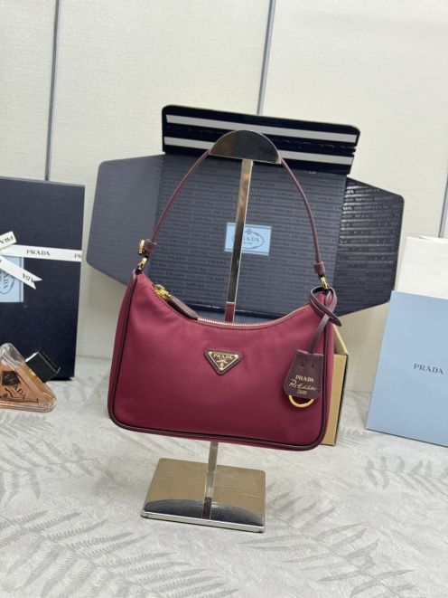 プラダ 並行輸入品 リエディション2005 ショルダーバッグ ピンク ナイロン ミニバッグ 上品カラー 1N204M