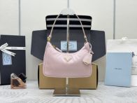 プラダ スーパーコピー リエディション2005 ショルダーバッグ ピンク ナイロン ミニバッグ フェミニンデザイン 1N204M