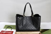 グッチ スーパーコピー オフィディア GGエンボス トートバッグ ブラック レザー調 ワイドデザイン 815213