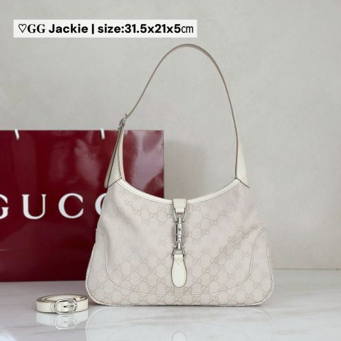 グッチ n級品 ジャッキー1961 ショルダーバッグ アイボリー GG柄 シルバー金具 上品デザイン 863136