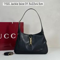 グッチ スーパーコピー 届く ジャッキー1961 ショルダーバッグ ブラック レザー調 ゴールド金具 863136