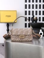 フェンディ スーパーコピー バゲット FFズッカ柄 2WAYショルダーバッグ ベージュ ブラウン ジャカード織り ゴールド金具 6005