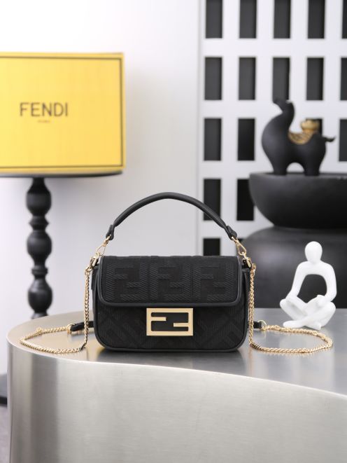 フェンディ ハイブランド バゲット ミニバッグ ブラック FF柄 チェーン付き ゴールド金具 6004