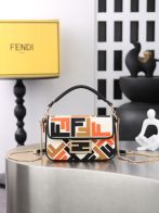 フェンディ 並行輸入品 バゲット ミニバッグ マルチカラー FF柄 チェーン付き 新作デザイン 6004