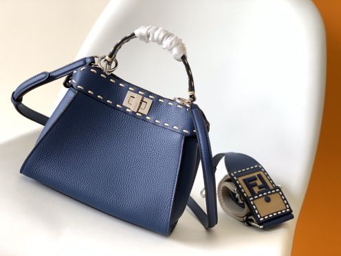 フェンディ 並行輸入品 ピーカブー ミニバッグ ネイビーブルー シルバー金具 ハンドステッチ装飾 シボ感レザー調 2WAY 8245