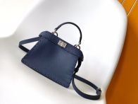 フェンディ スーパーコピー 届く ピーカブー ミニバッグ ネイビーブルー シルバー金具 同色ステッチ装飾 シボ感レザー調 5507
