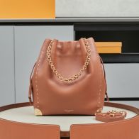 ルイヴィトン スーパーコピー 届く ノエ 巾着ショルダーバッグ ブラウン レザー調 ゴールドチェーン スタッズ装飾 2WAY M29131