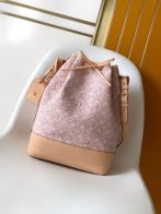 ルイヴィトン コピー ノエ 巾着ショルダーバッグ ピンク モノグラムジャカード ヌメ革風トリミング 肩掛け 通販 M27389  M28147