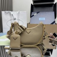 プラダ 並行輸入品 リエディション2005 ショルダーバッグ ベージュ ゴールドチェーン ポーチ付き上品な2WAY仕様 1BH204