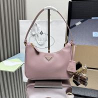 プラダ スーパーコピー リエディション2005 ショルダーバッグ ピンク 上品な曲線美 ゴールド金具 1N204W