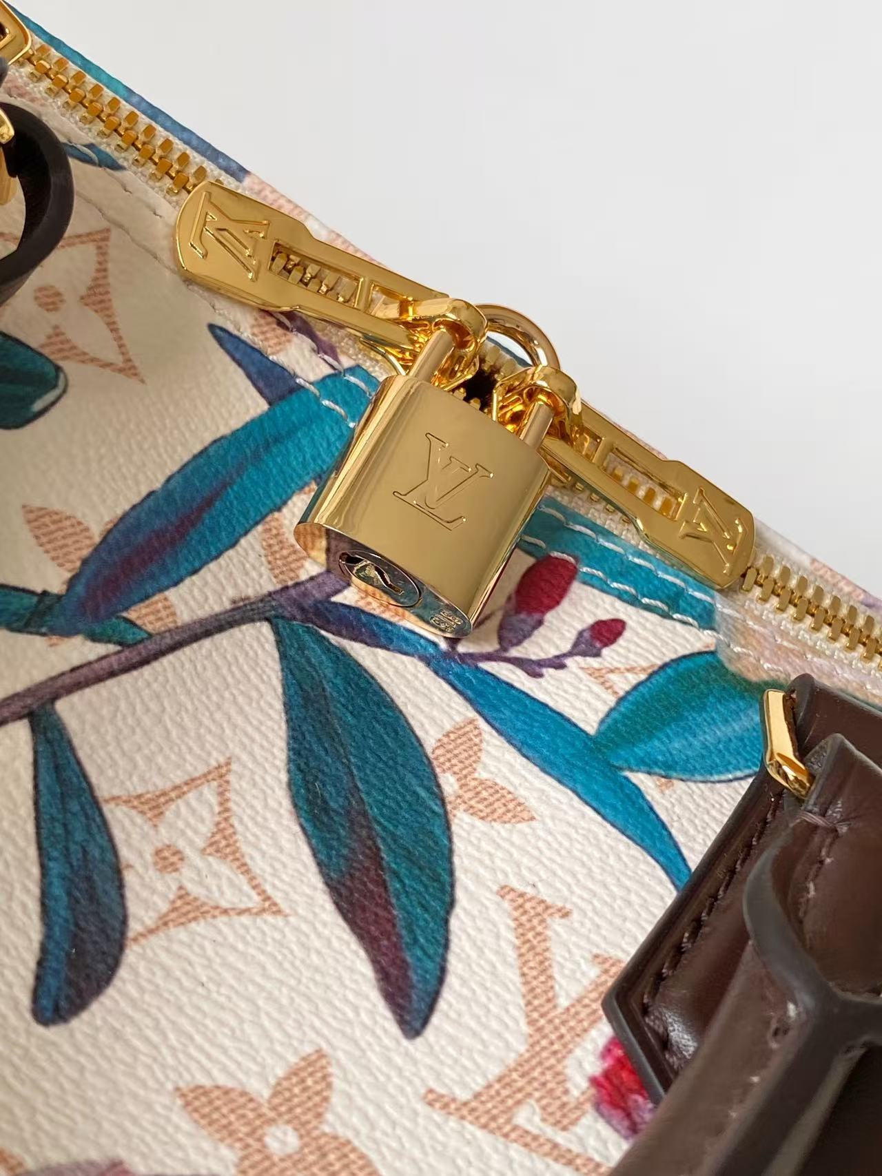 ルイヴィトン n級品 ナノスピーディ モノグラムフローラル ホワイト 花柄_6