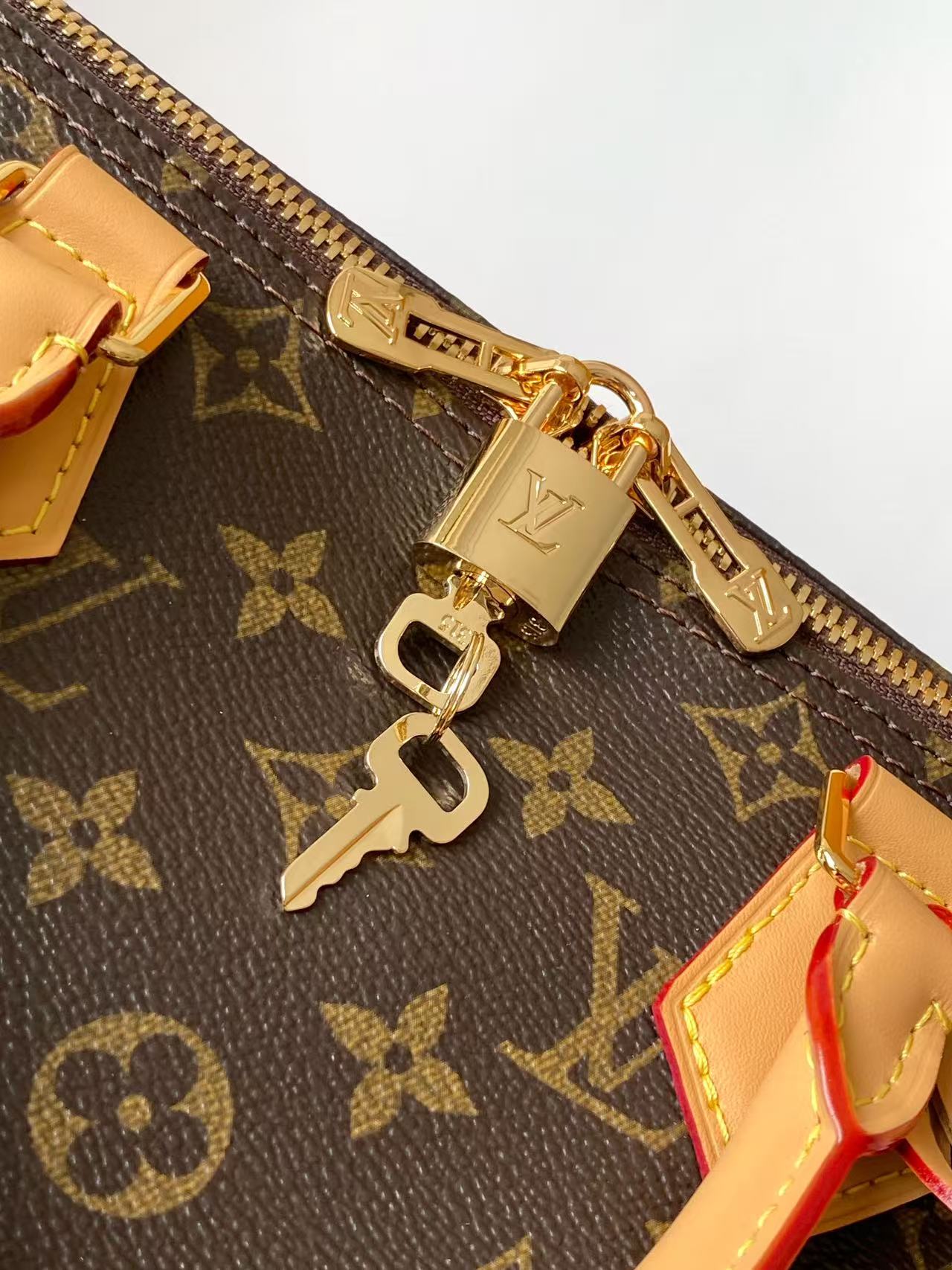 ルイヴィトン ハイブランド ナノスピーディ モノグラム ブラウン トランク風チャーム付 ボストンバッグ_4