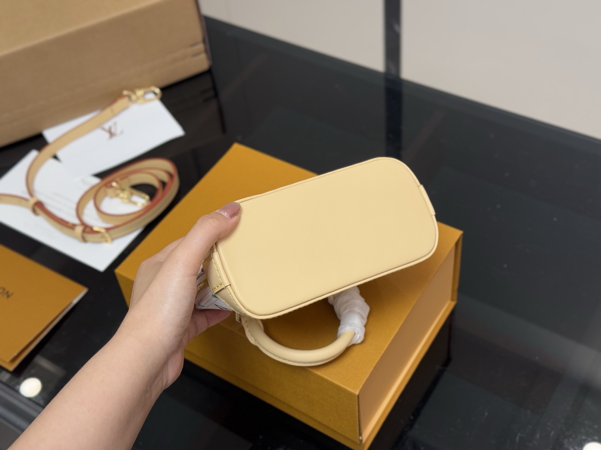 ルイヴィトン n級品 ナノスピーディ マルチカラー モノグラム ミニバッグ ホワイト レディース 売れ筋_7