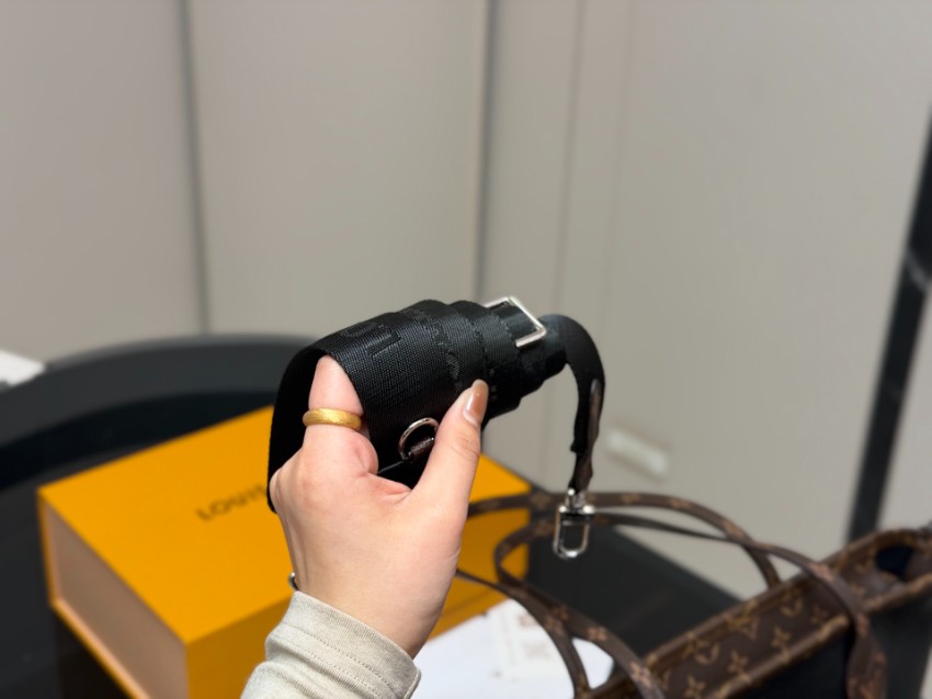 ルイヴィトン スーパーコピー ナノスピーディ モノグラム コンビ トートバッグ ブラック レディース 人気モデル_9