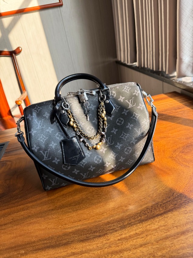 ルイヴィトン 並行輸入品 ナノスピーディ モノグラム ブラックチェーン ハンドバッグ グレー 人気モデル_1