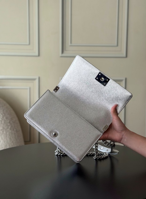 シャネル コピー ボーイシャネル チェーンショルダーバッグ シルバー レザー ミニバッグ レディース_4