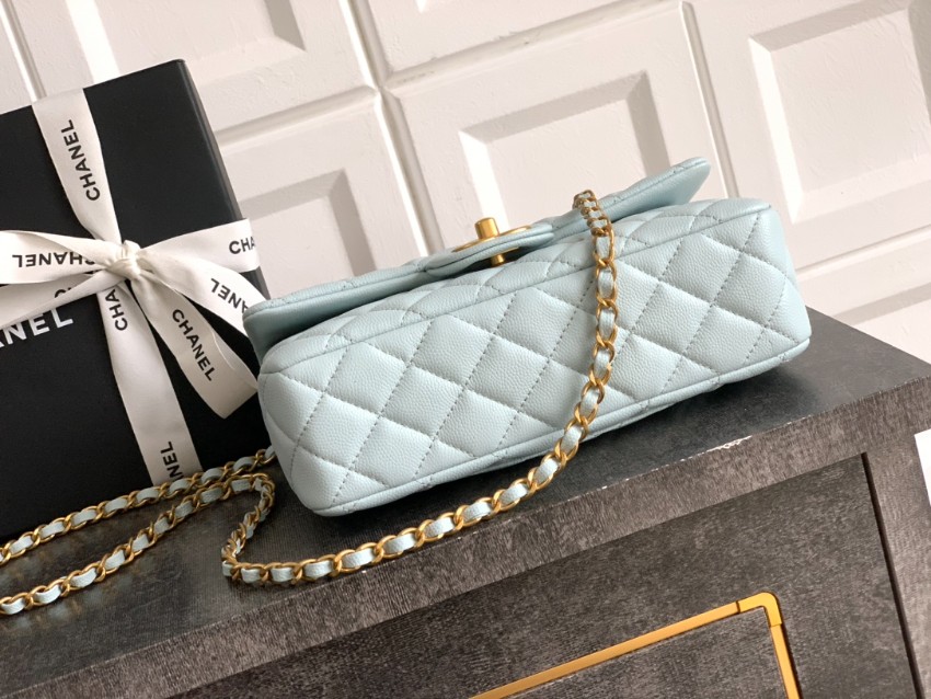 シャネル スーパーコピー クラシックフラップ コンパクトバッグ ライトブルー キルティング 上品仕上げ AS5702_3