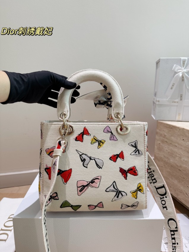 ディオール n級品 レディディオール 刺繍ミニバッグ リボン柄 アイボリー レディース 新作_4