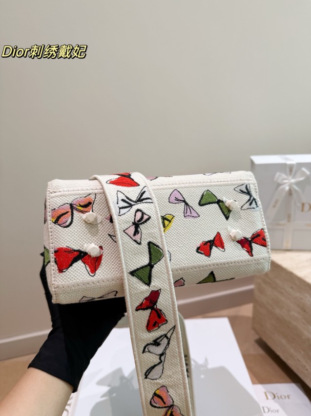 ディオール n級品 レディディオール 刺繍ミニバッグ リボン柄 アイボリー レディース 新作_9