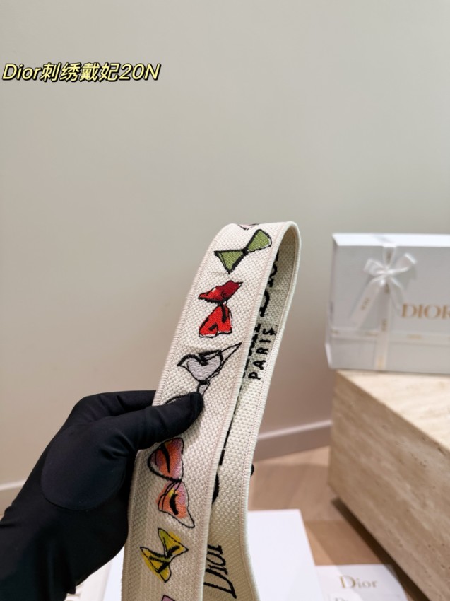 ディオール ハイブランド レディディオール 刺繍コンパクトバッグ アイボリー レディース 注目商品_1