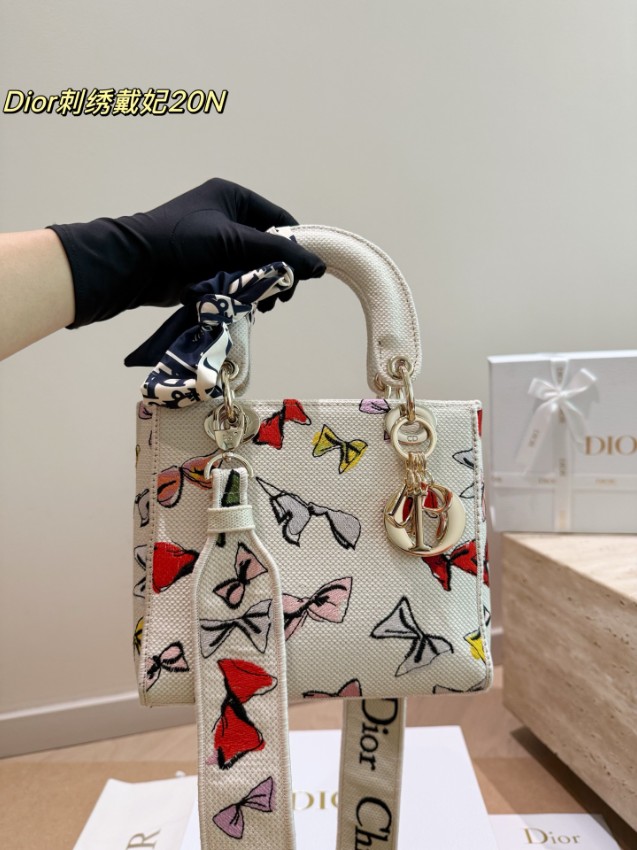 ディオール ハイブランド レディディオール 刺繍コンパクトバッグ アイボリー レディース 注目商品_3