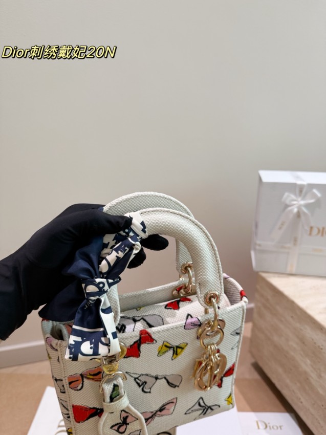 ディオール ハイブランド レディディオール 刺繍コンパクトバッグ アイボリー レディース 注目商品_2
