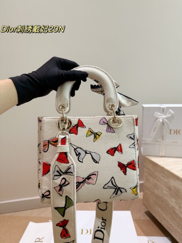 ディオール ハイブランド レディディオール 刺繍コンパクトバッグ アイボリー レディース 注目商品_5