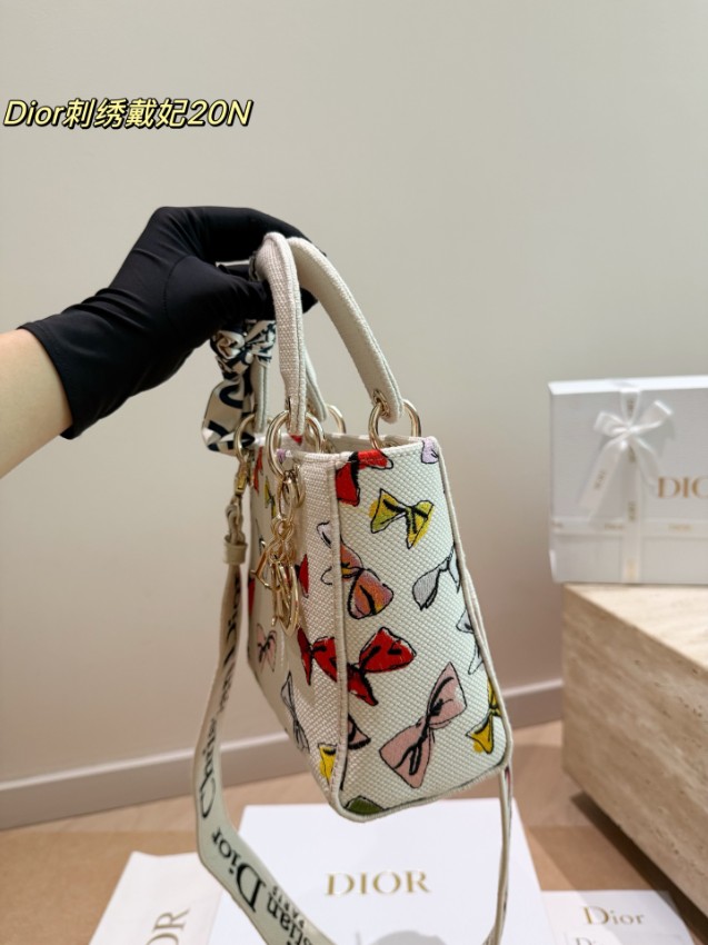 ディオール ハイブランド レディディオール 刺繍コンパクトバッグ アイボリー レディース 注目商品_4