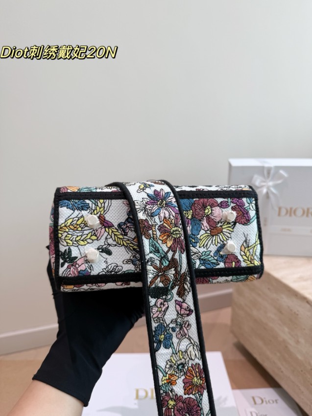 ディオール 並行輸入品 レディディオール フラワー刺繍ミニバッグ マルチカラー レディース 定番_4
