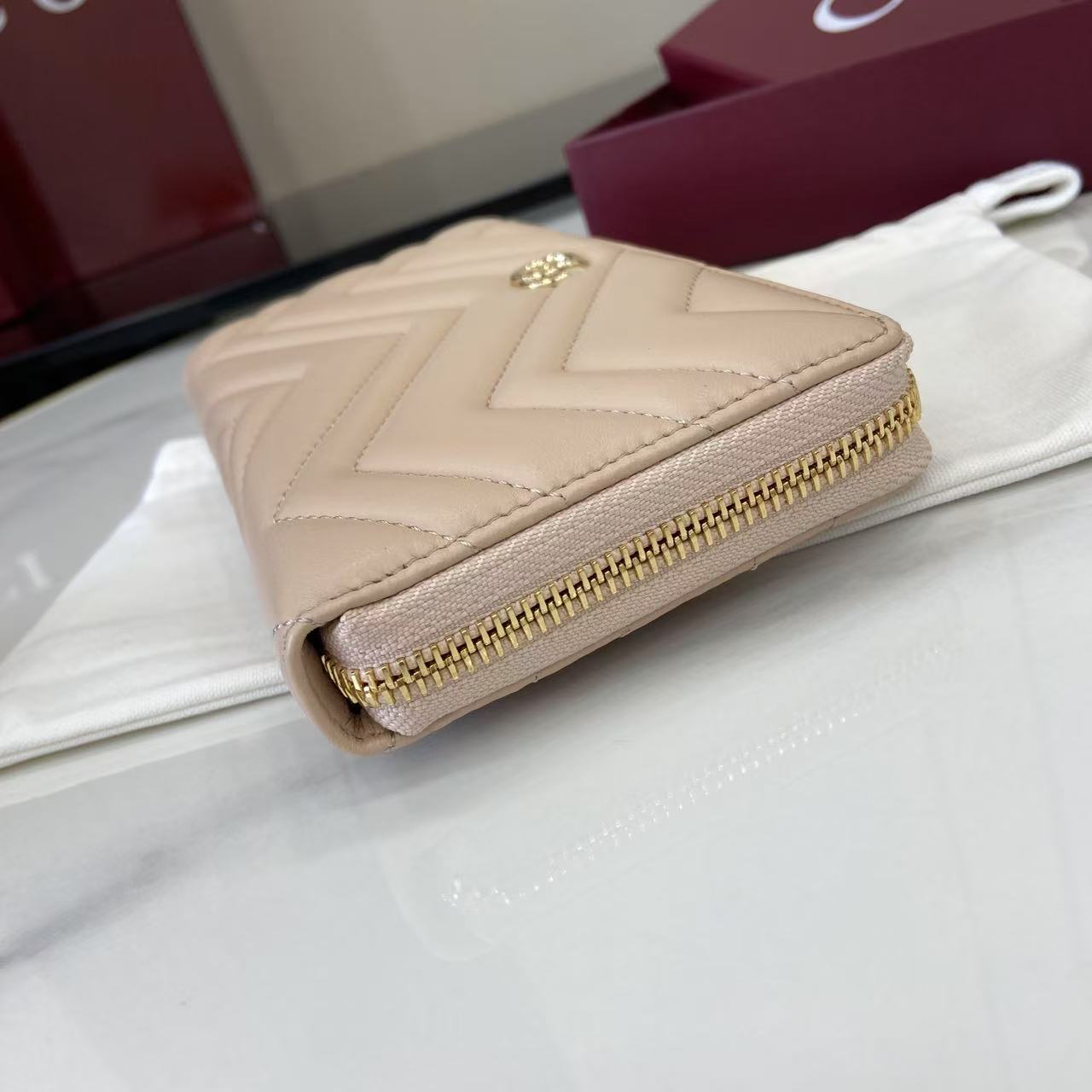 グッチ スーパーコピー 届く GGマーモント ラウンドジップ長財布 ベージュ レディース 人気モデル 837758_2