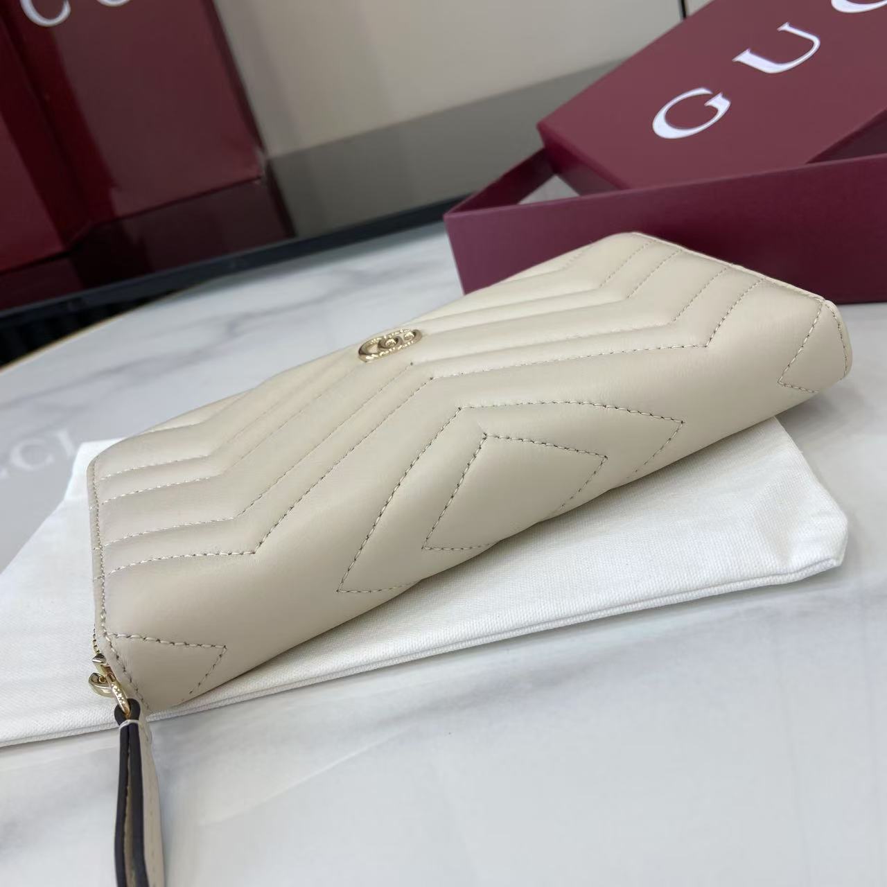 グッチ スーパーコピー GGマーモント ラウンドジップ長財布 アイボリー レディース 売れ筋 837758_1