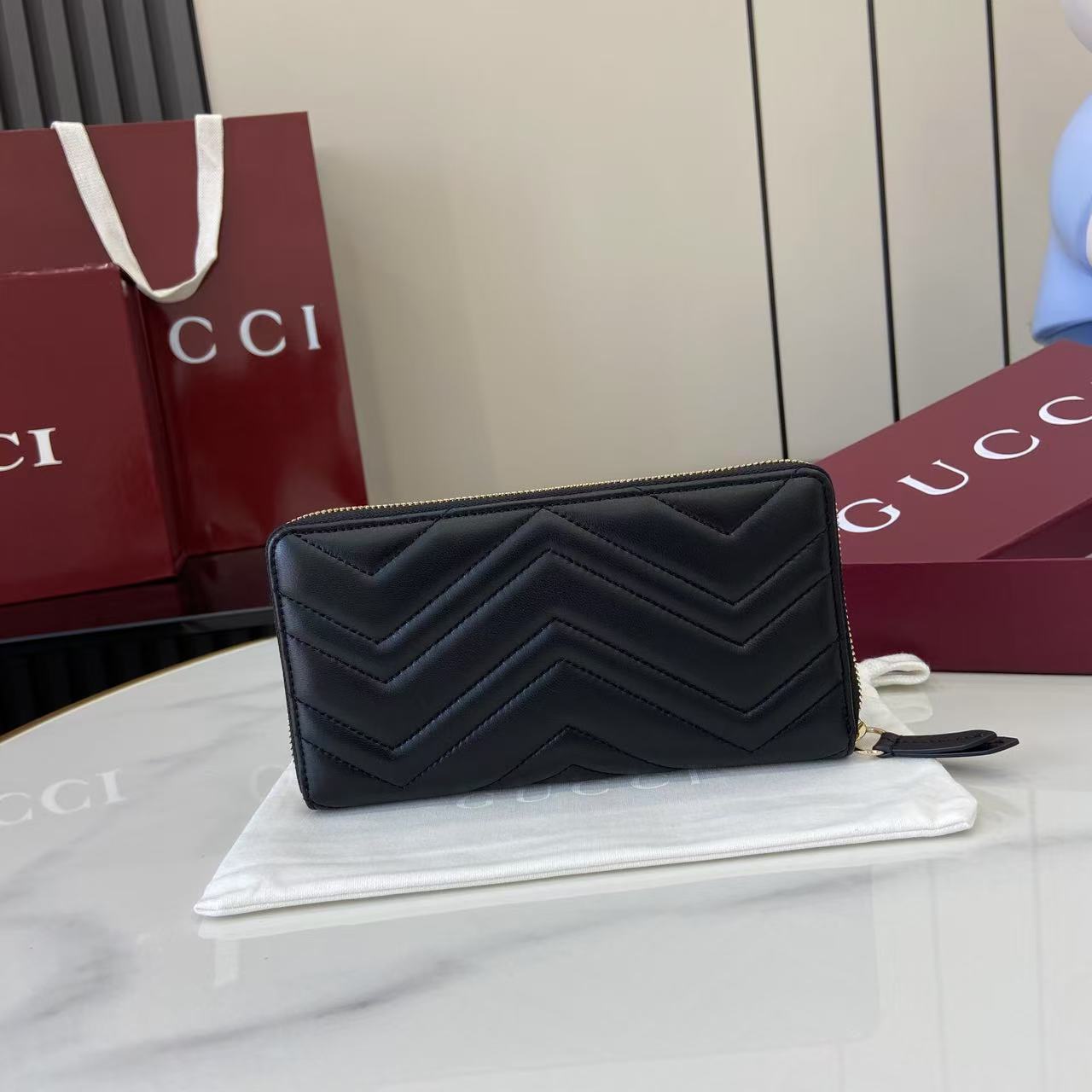 グッチ コピー GGマーモント ラウンドジップ長財布 ブラック レディース 定番 837758_1