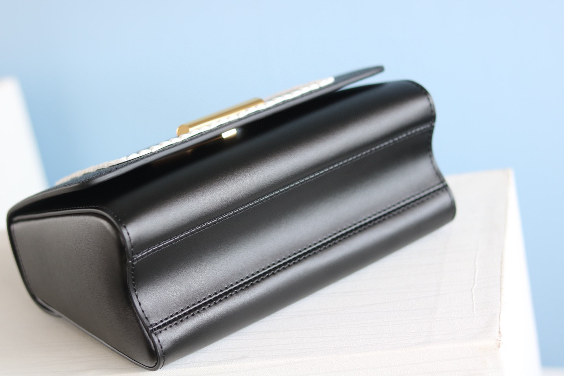 ルイヴィトン n級品 ツイスト コンパクトバッグ モノグラム ブラック 切替デザイン M50338 M44837 M50282 M50271_7