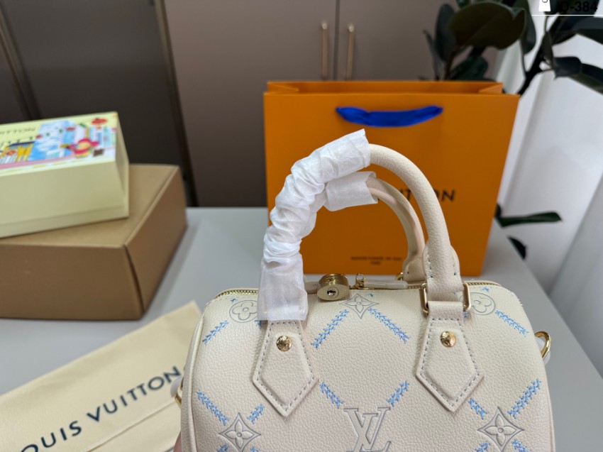 ルイヴィトン コピー ナノスピーディ コンパクトバッグ レザー刺繍 ホワイト系_1