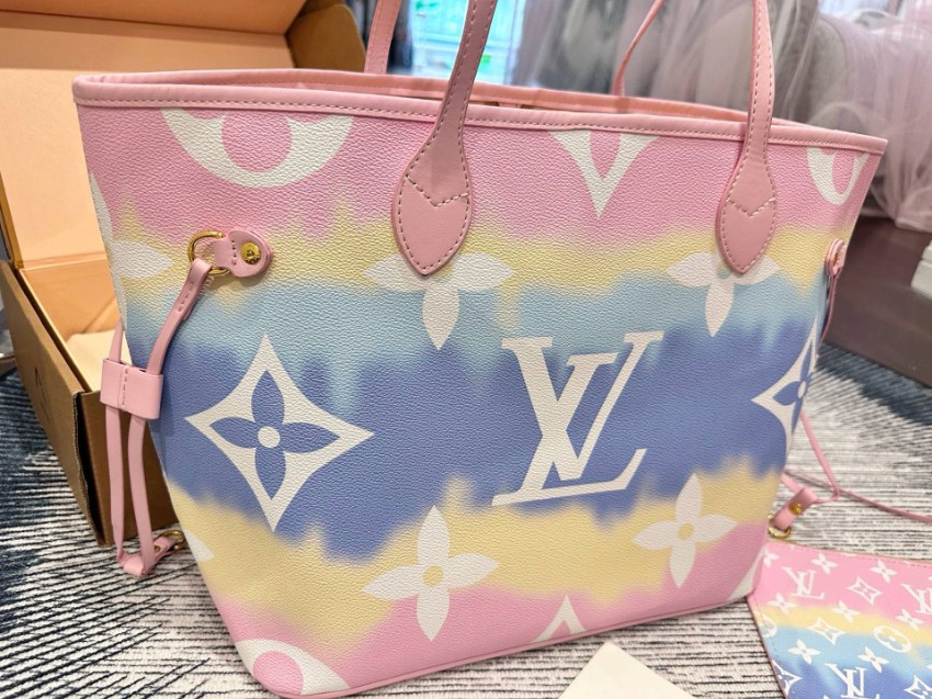 ルイヴィトン n級品 ネヴァーフル トートバッグ グラデーション ピンク マルチカラー_1