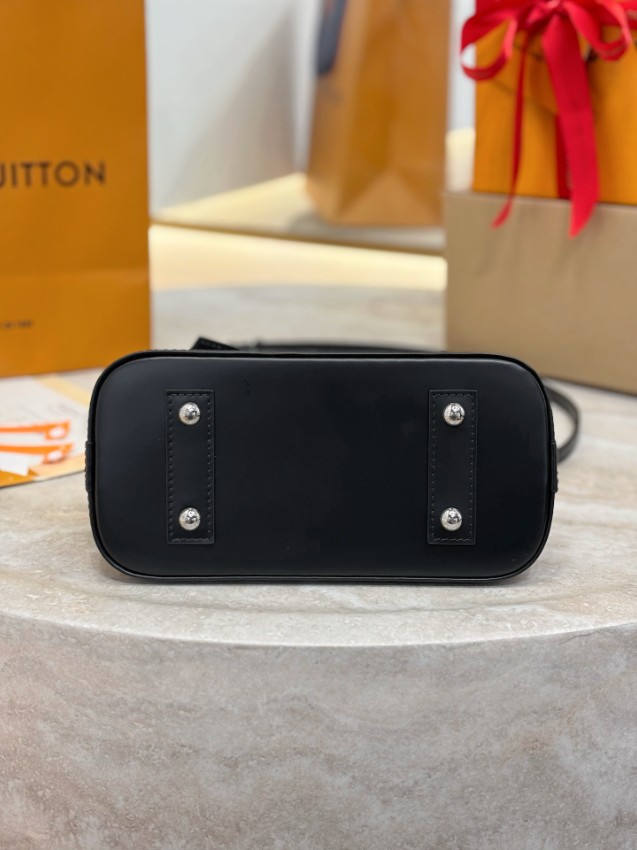 ルイヴィトン ハイブランド アルマ ミニボストンバッグ ブラック エピレザー 上品シンプル M28903_7