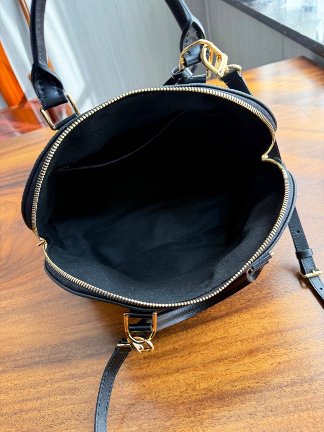 ルイヴィトン スーパーコピー アルマ ハンドバッグ ブラック エンボスレザー 上品シンプルデザイン M26489_2