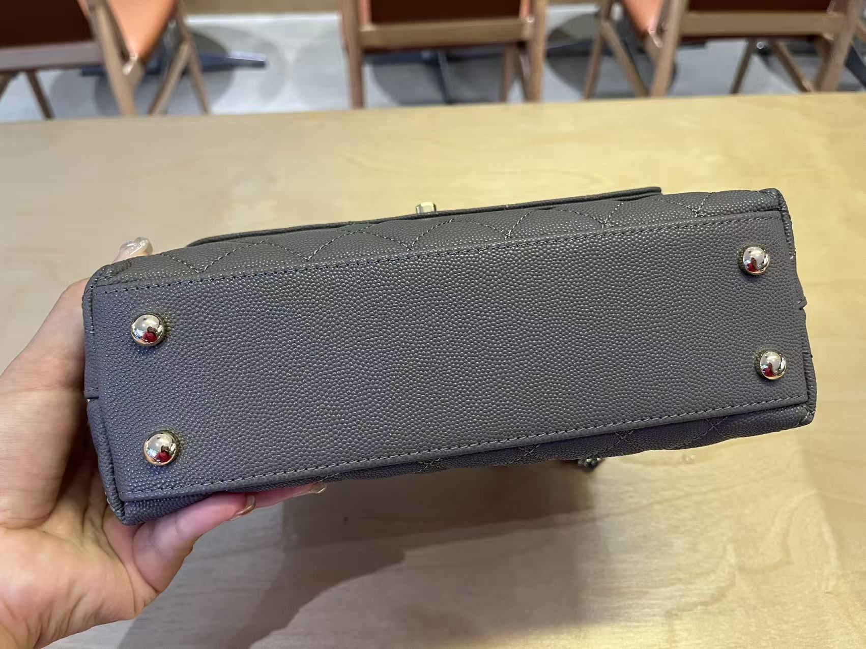シャネル コピー ココハンドル キルティング ミニバッグ グレー 落ち着き配色 92990_3