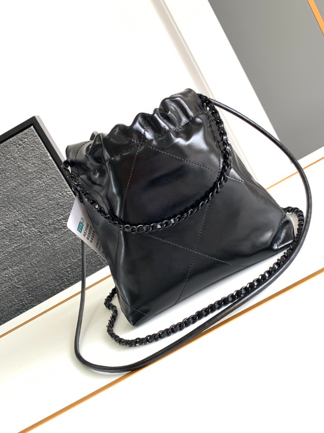 シャネル n級品 シャネル22 コンパクトバッグ ブラックキルティングレザー チェーンショルダー_5