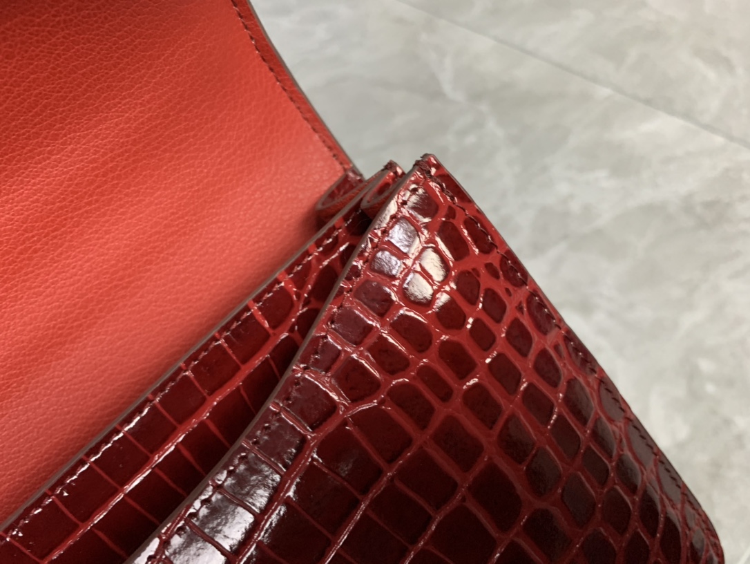 エルメス コピー コンスタンス クロコ型押しショルダーバッグ レッド ゴールド金具 高級感_4