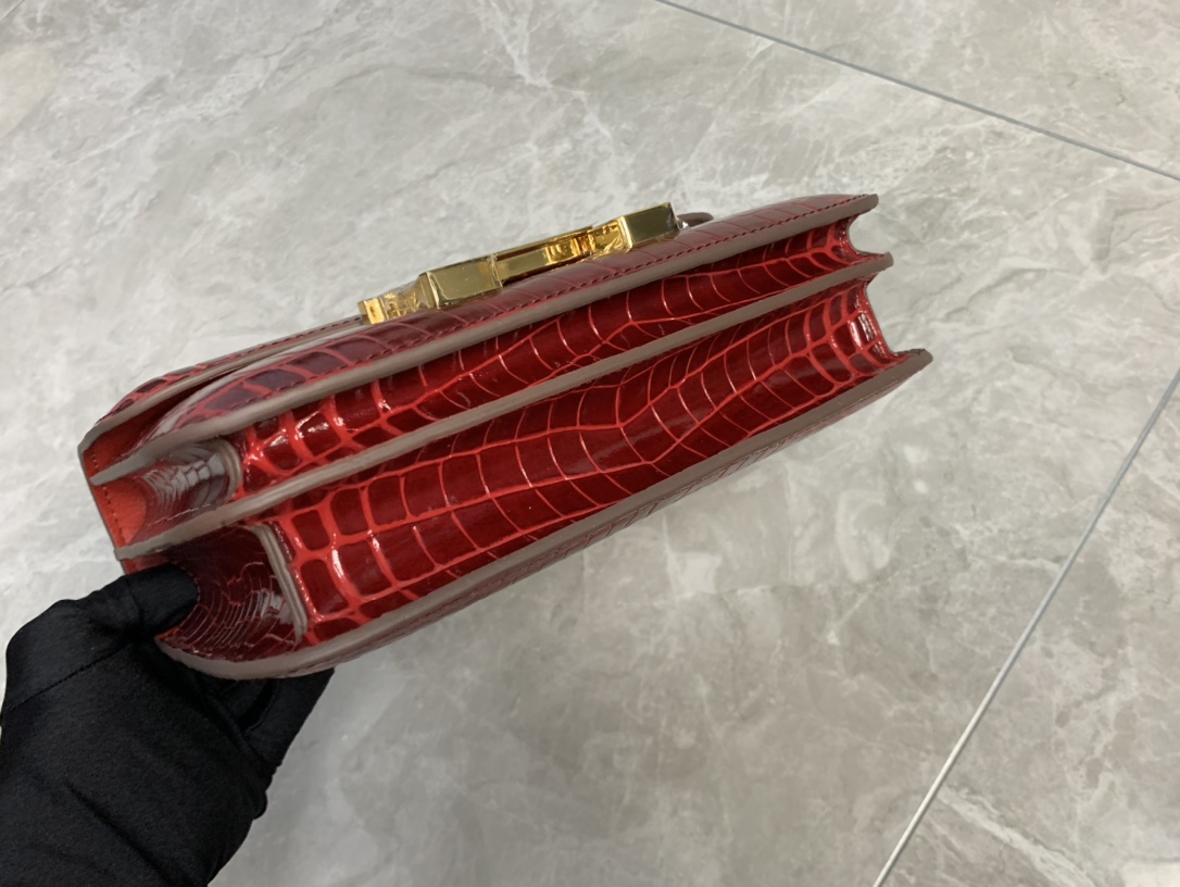 エルメス コピー コンスタンス クロコ型押しショルダーバッグ レッド ゴールド金具 高級感_7