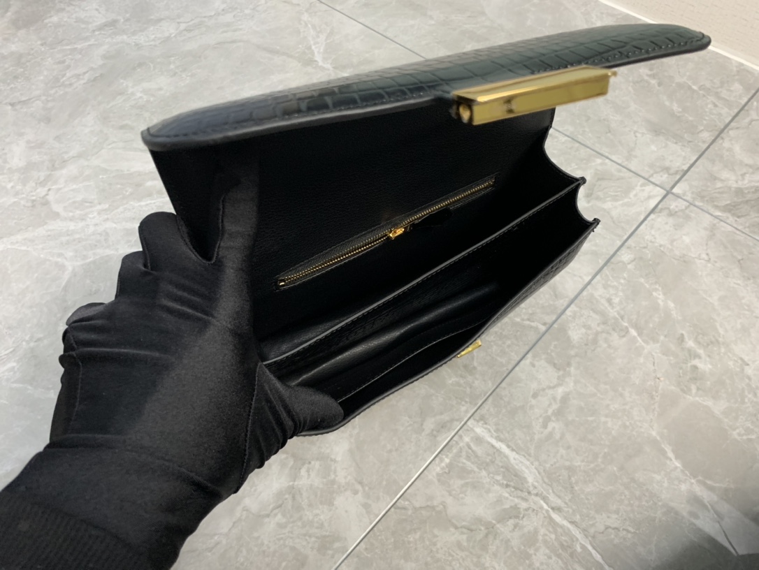 エルメス 並行輸入品 コンスタンス クロコ型押しショルダーバッグ ブラック ゴールド金具_7